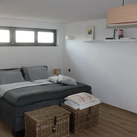 Moderne Wohlfuehlwohnung Auf Einem Dreiseitenhof