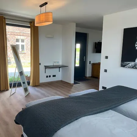 Moderne Wohlfuehlwohnung Auf Einem Dreiseitenhof *