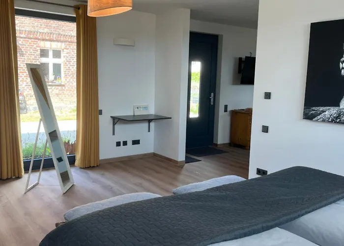 Moderne Wohlfuehlwohnung Auf Einem Dreiseitenhof *